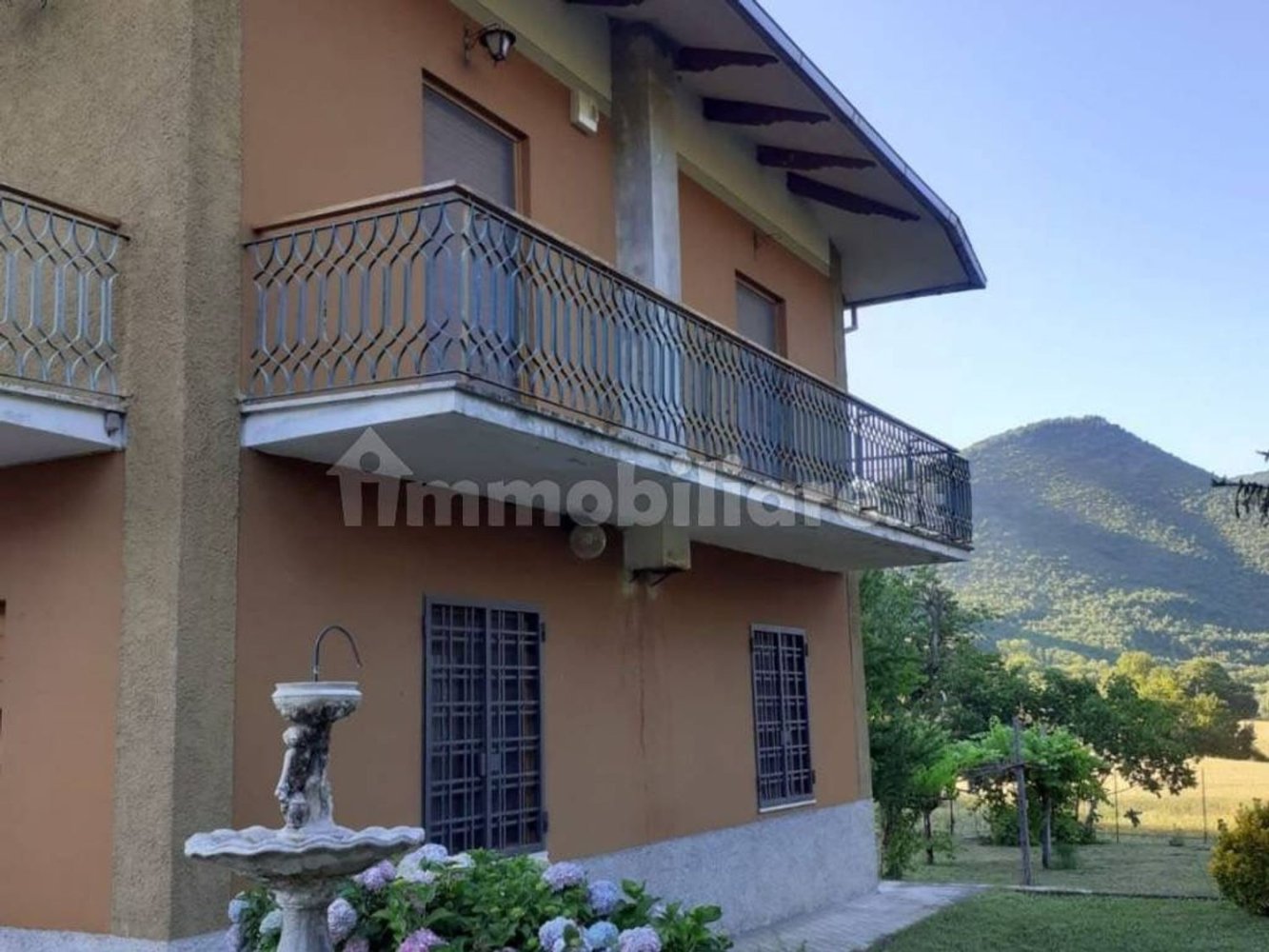8 rooms House in Camerino, Italy No. 133208