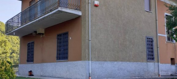 8 rooms House in Camerino, Italy No. 133208 2