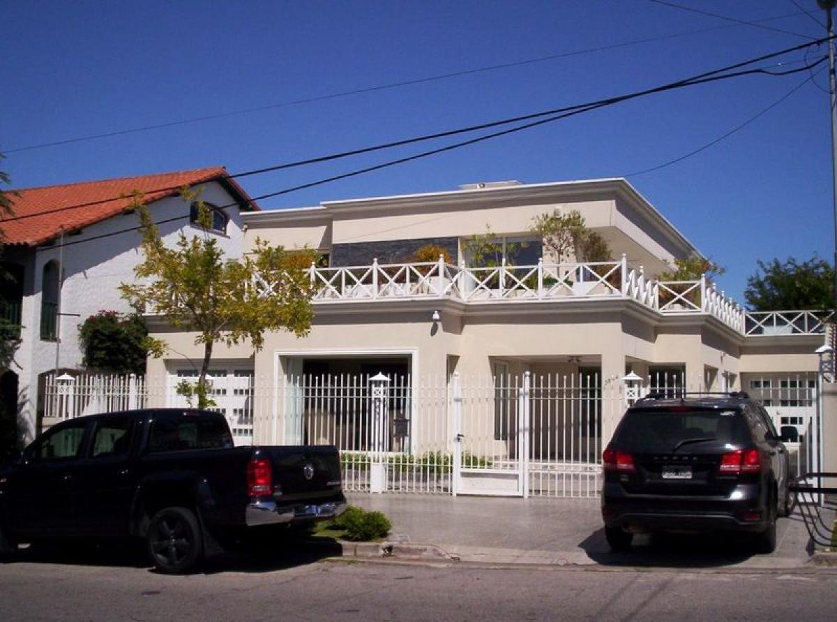 4 bedrooms House in Mar del Plata, Argentina No. 96092