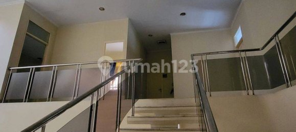 Дом с 4 спальнями в Kebon Jeruk, Индонезия № 2490 19