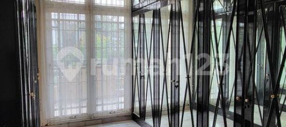 Дом с 4 спальнями в Kebon Jeruk, Индонезия № 2490 25