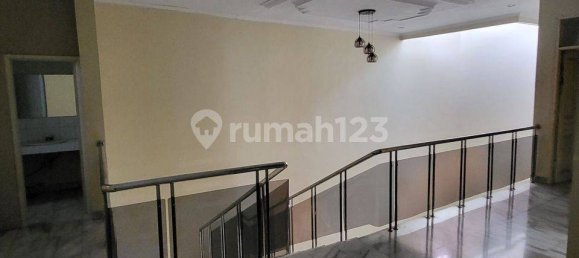 Дом с 4 спальнями в Kebon Jeruk, Индонезия № 2490 20