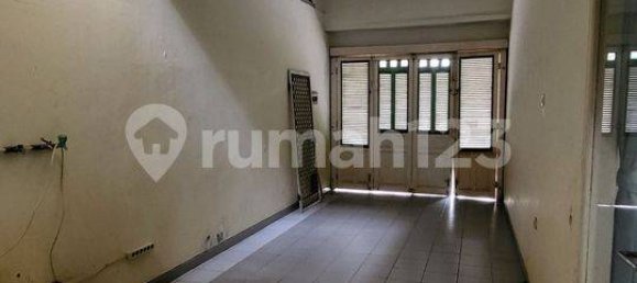 Дом с 4 спальнями в Kebon Jeruk, Индонезия № 2490 18