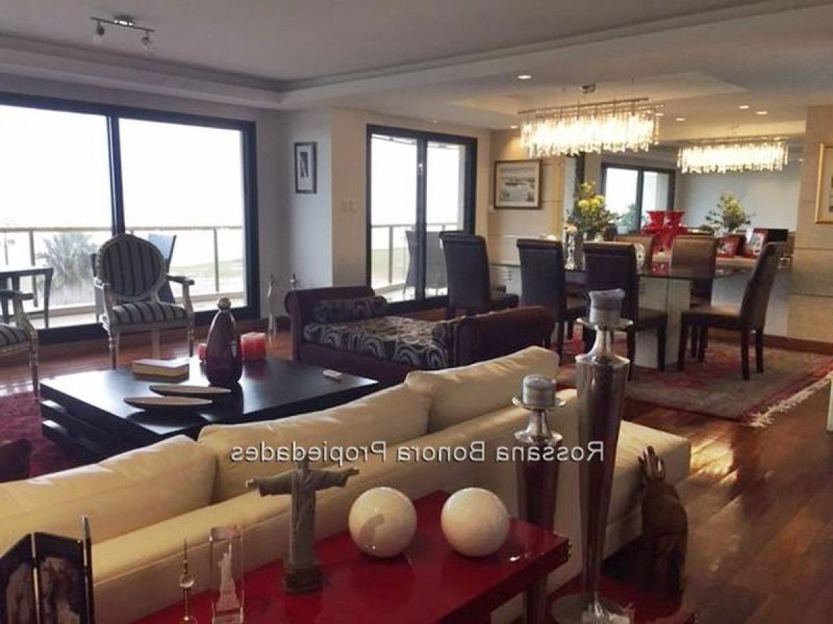 3 bedrooms Apartment in Montevideo, Uruguay No. 8050
