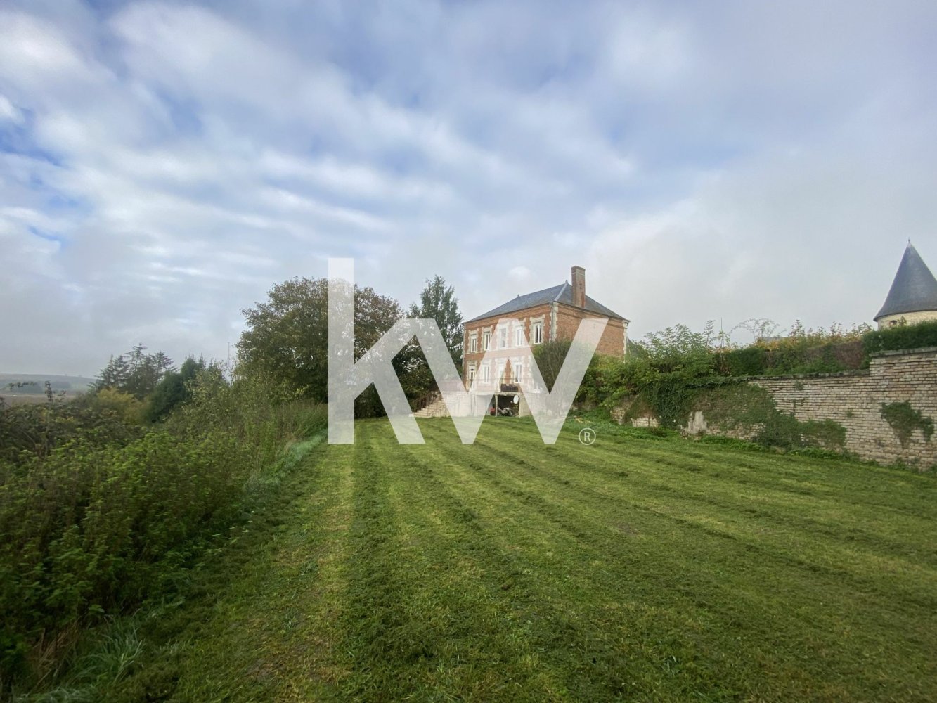 4 bedrooms House in Sery, France No. 211049