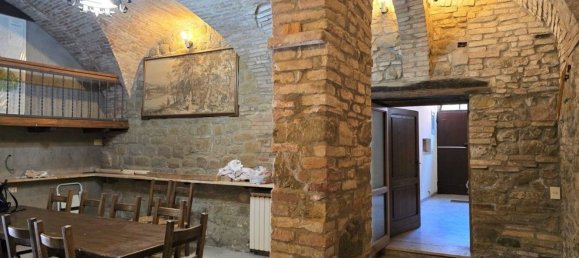 6 rooms Apartment in Perugia, Italy No. 279666 5
