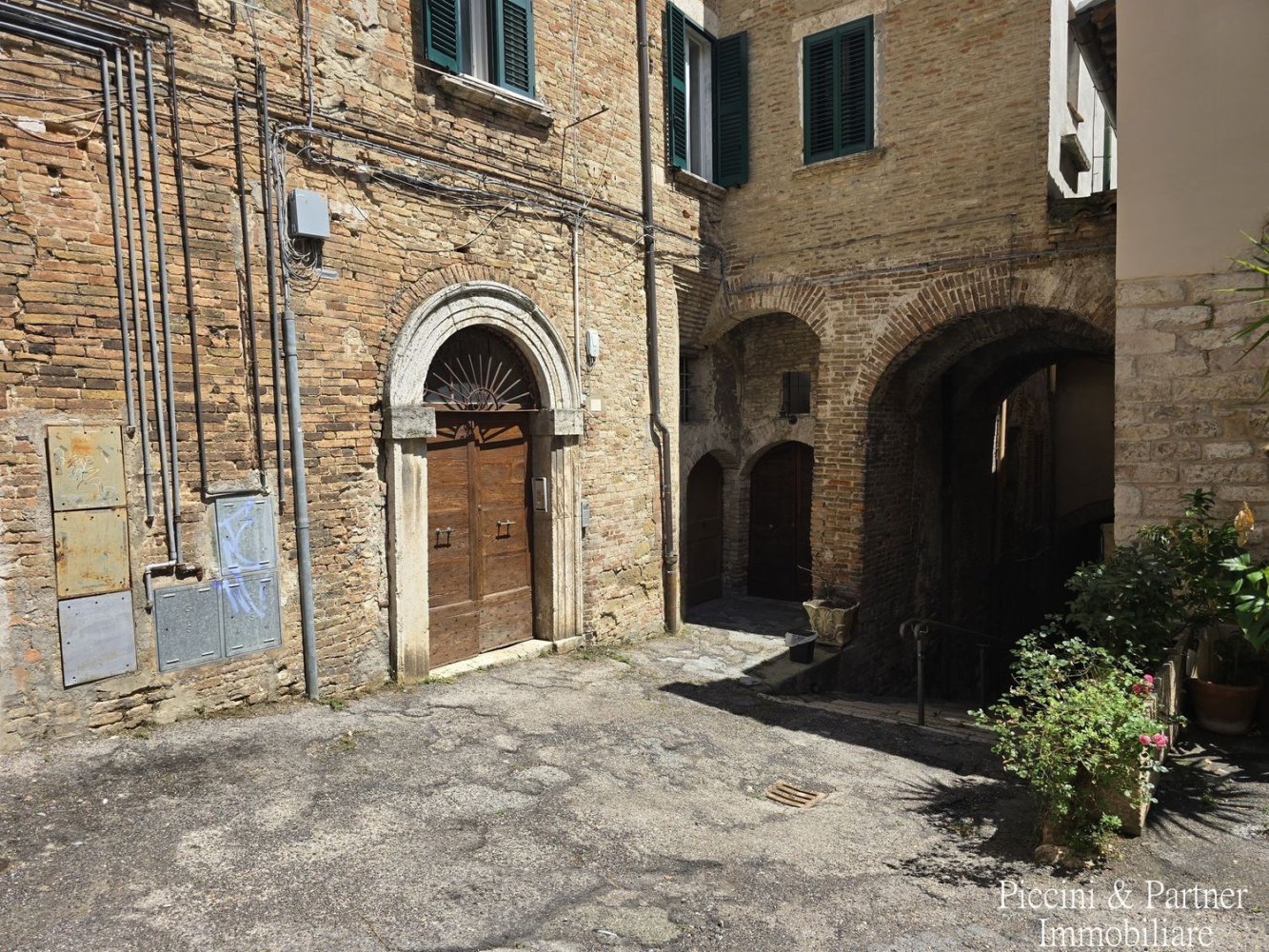 6 rooms Apartment in Perugia, Italy No. 279666