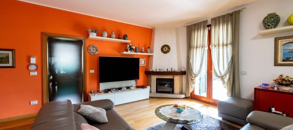 5 rooms Villa in Brescello, Italy No. 87453 4