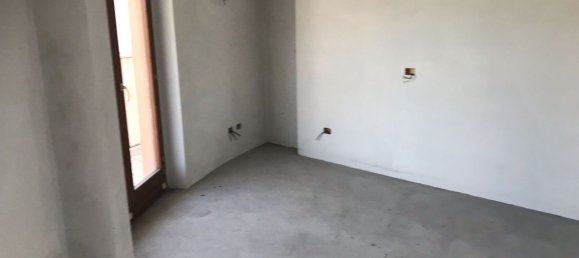 4 rooms Penthouse in Cardano al Campo, Italy No. 287751 7