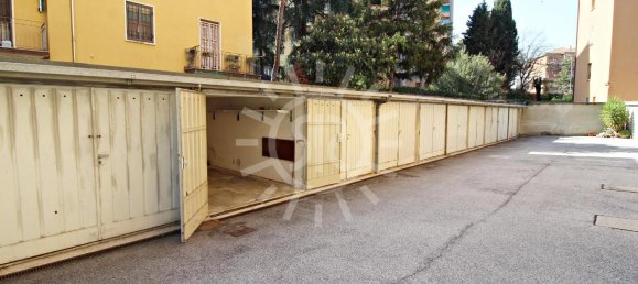1 room Garage in Bologna, Italy No. 235517 4