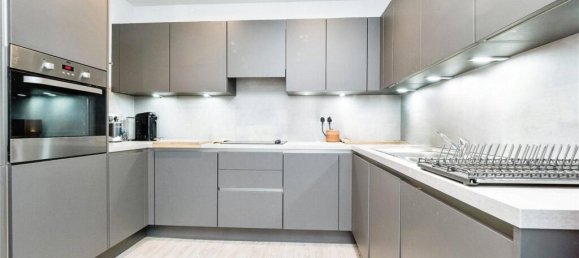 4 bedrooms House in Upton Park, United Kingdom No. 11394 2