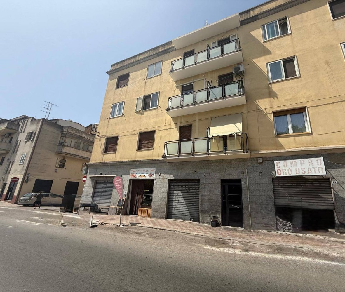 4 rooms Apartment in Cagliari, Italy No. 301505