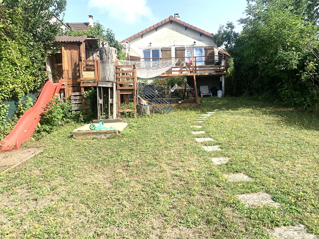 Дом с 2 спальнями в Конфлан-Сент-Онорин, Франция № 176087