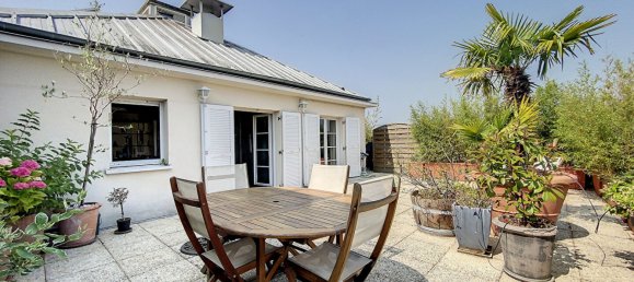 4 rooms Apartment in Suresnes, France No. 115872 3