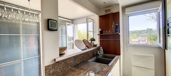 4 rooms Apartment in Suresnes, France No. 115872 7