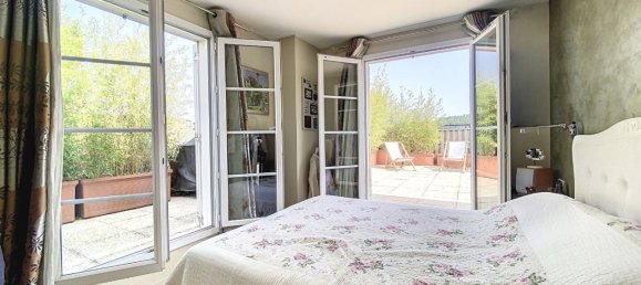 4 rooms Apartment in Suresnes, France No. 115872 8