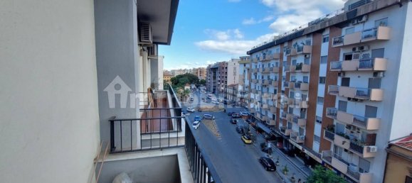 Квартира с 2 спальнями в Палермо, Италия № 291339 4