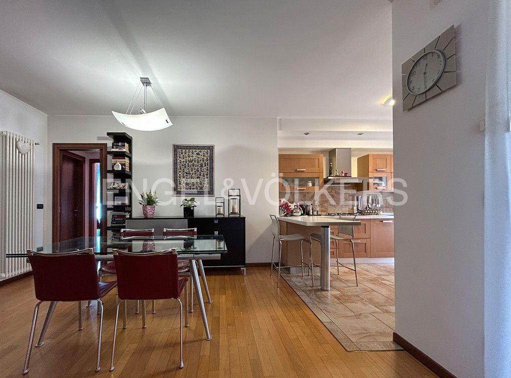 Apartamento de 2 dormitorios en Jesolo, Italy No. 128093