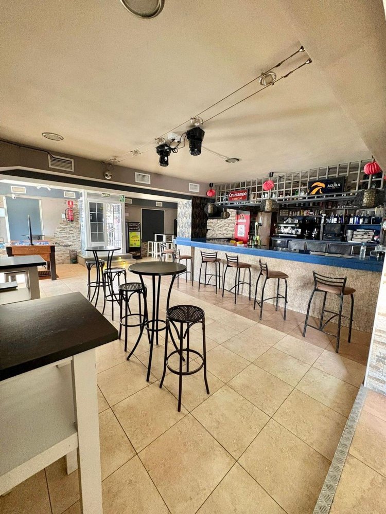 Gewerbliche Immobilie in Cadiz, Spain 160m², Nr. 150202