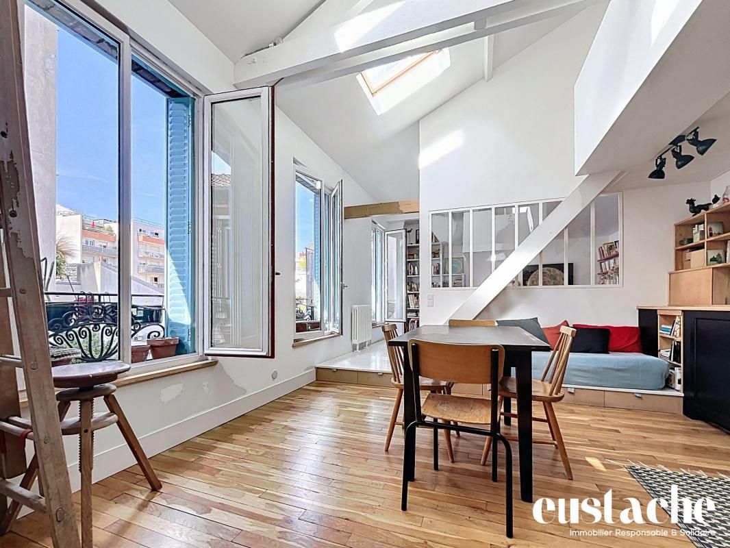 2 bedrooms Apartment in Paris, France No. 295968