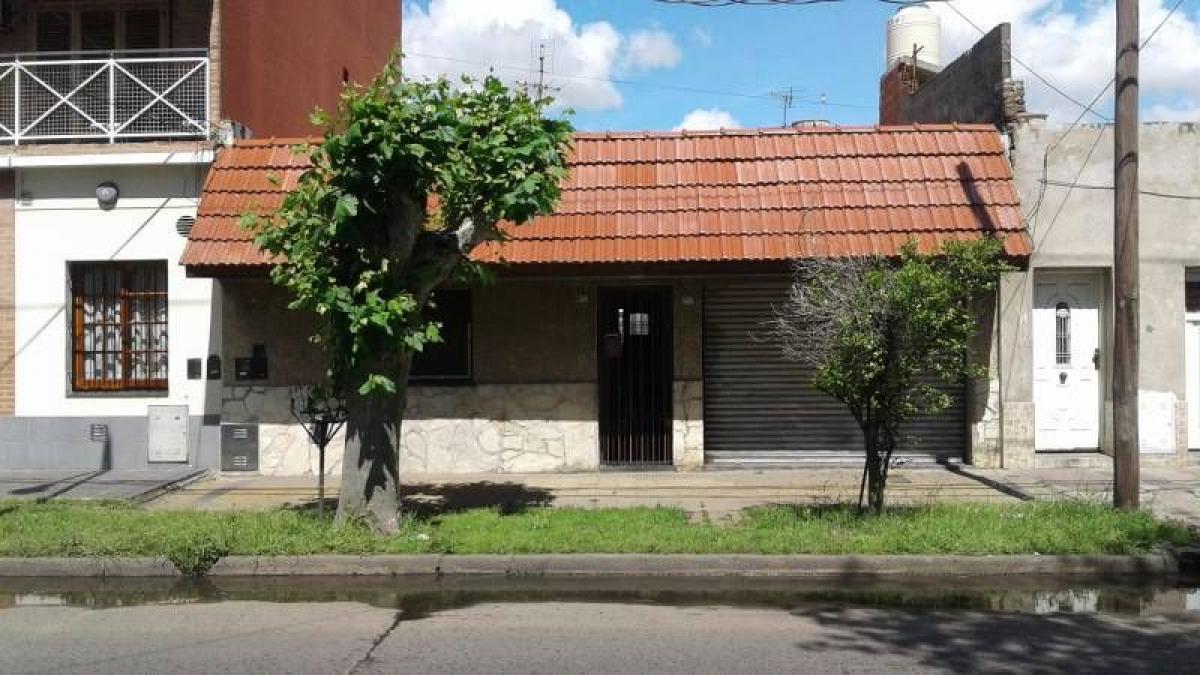 2 bedrooms House in Lanus, Argentina No. 5365