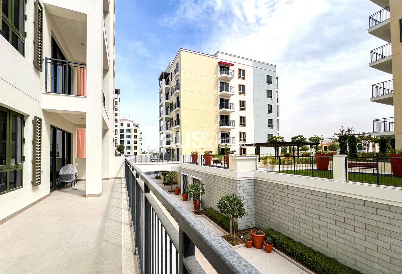 Apartamento de 2 dormitorios en Jumeirah, UAE No. 98754