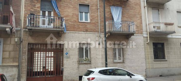 2 bedrooms Apartment in Turin, Italy No. 57940 3