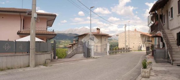 3 rooms Apartment in Tagliacozzo, Italy No. 292506 2