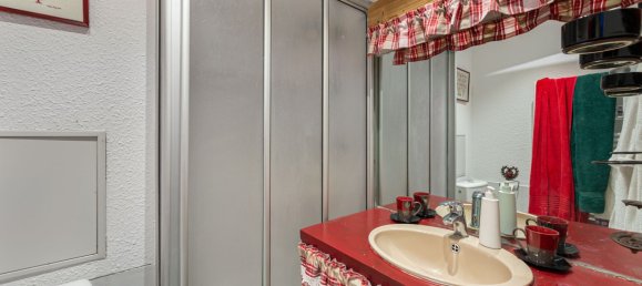 2 bedrooms Apartment in Les Belleville, France No. 1230 11