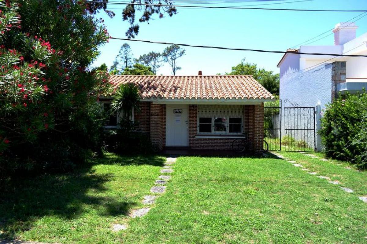 3 bedrooms House in Maldonado, Uruguay No. 10203