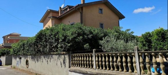 7 rooms Apartment in Rome, Italy No. 222787 5