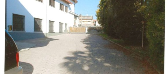 3 rooms Apartment in Carnago, Italy No. 16510 4