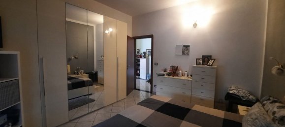 Apartamento de 3 dormitorios en Prato, Italy No. 335807 10