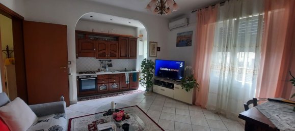 Apartamento de 3 dormitorios en Prato, Italy No. 335807 2