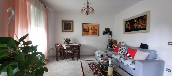 Apartamento de 3 dormitorios en Prato, Italy No. 335807 4