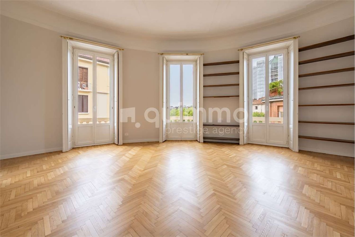 5 bedrooms Apartment in Milan, Italy No. 401871