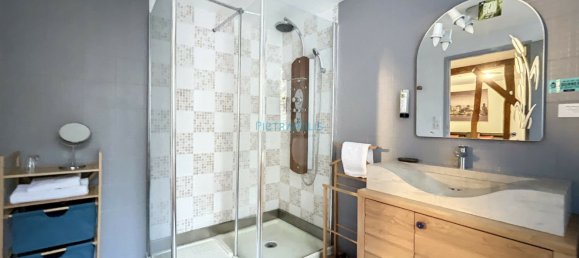 1500m² Commercial property in Bourbonne-les-Bains, France No. 83114 10