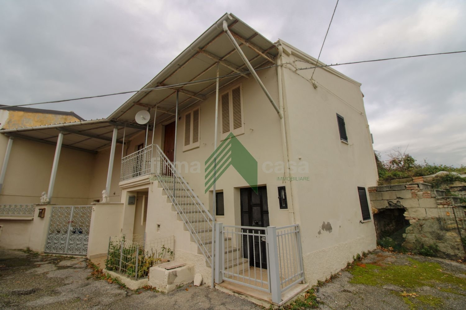 4 rooms Villa in Teramo, Italy No. 175232