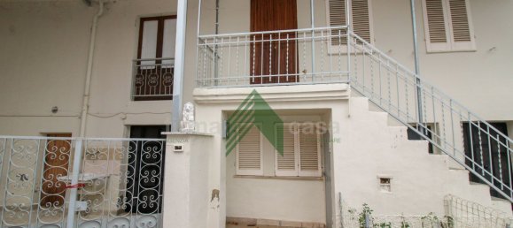 4 rooms Villa in Teramo, Italy No. 175232 2
