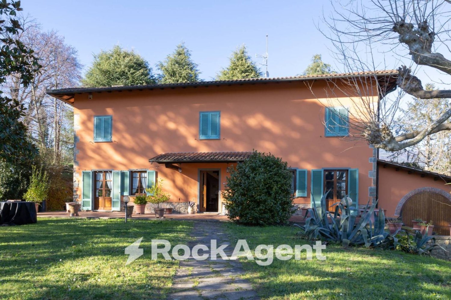 Вилла с 6 спальнями в Масса э Коцциле, Италия № 292054