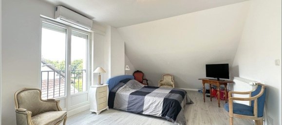 Casa de 4 dormitorios en Courville-sur-Eure, France No. 64353 8