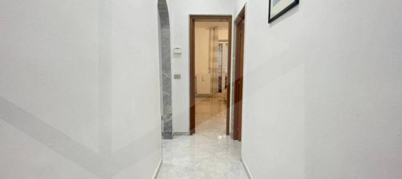 Apartamento de 3 divisões em Bari, Italy N.º 29856 9