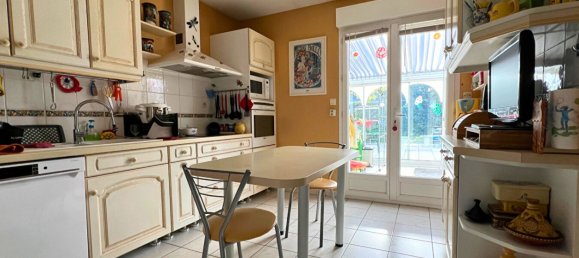 3 bedrooms House in Joue-les-Tours, France No. 160201 10