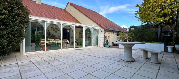 3 bedrooms House in Joue-les-Tours, France No. 160201 2