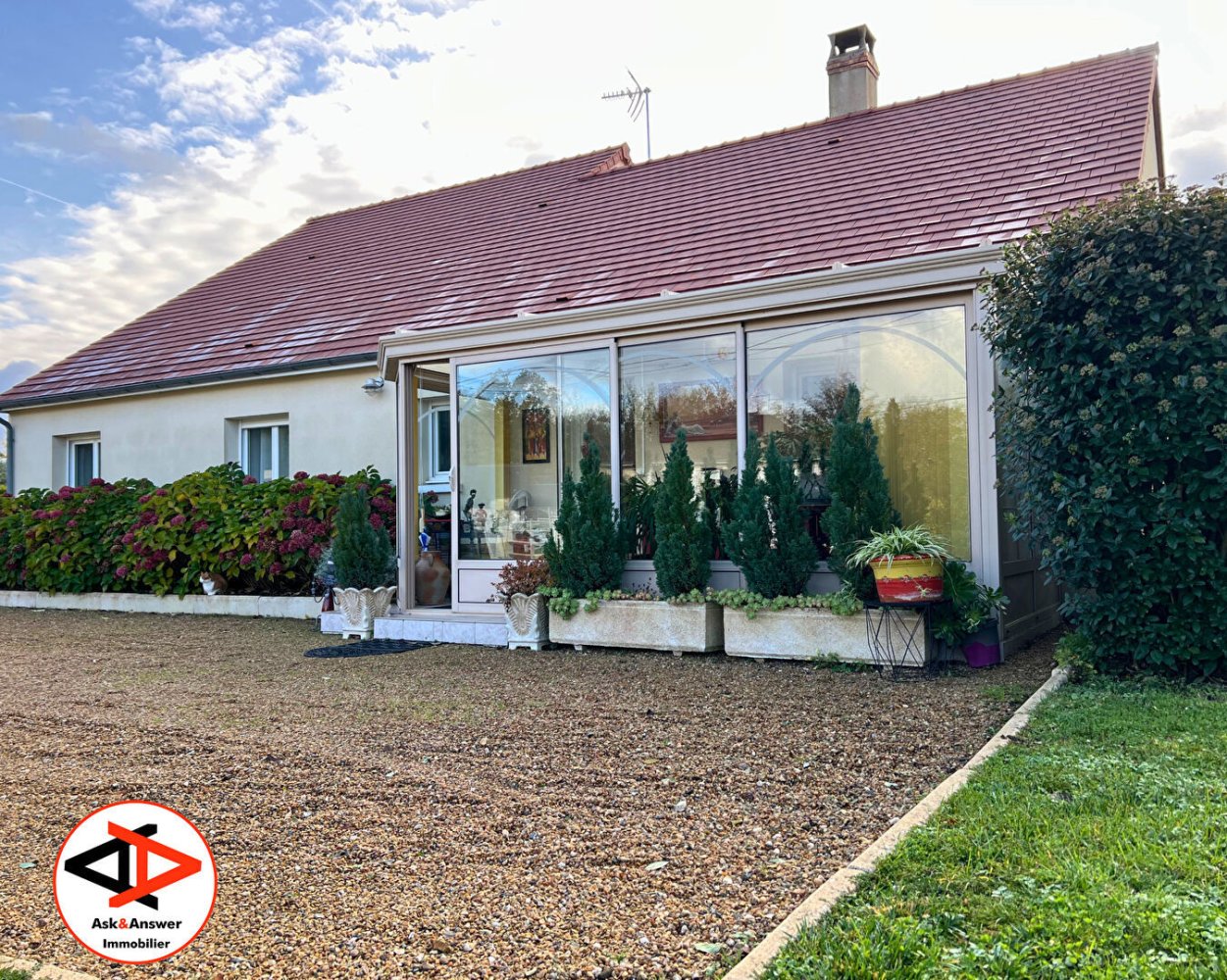 3 bedrooms House in Joue-les-Tours, France No. 160201