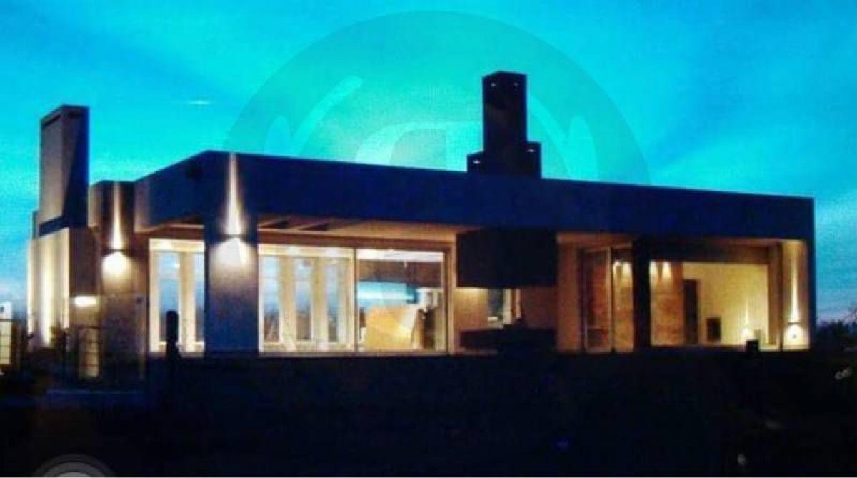 5 bedrooms House in Escobar, Argentina No. 90675