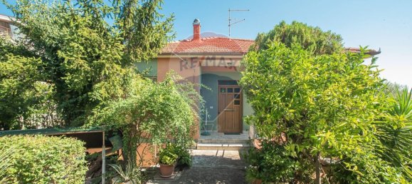 10 bedrooms House in Città Sant'Angelo, Italy No. 356050 3