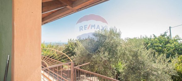 10 bedrooms House in Città Sant'Angelo, Italy No. 356050 18