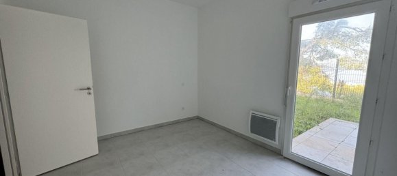 Apartamento de 2 habitaciónes en Martigues, France No. 296144 3
