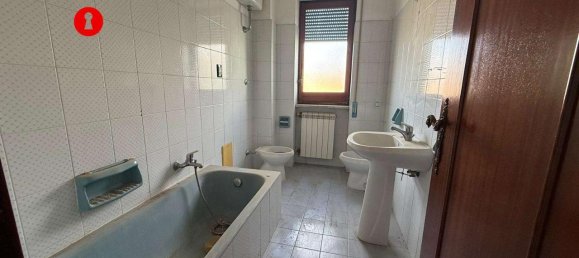 3 rooms Apartment in Nola, Italy No. 233006 9